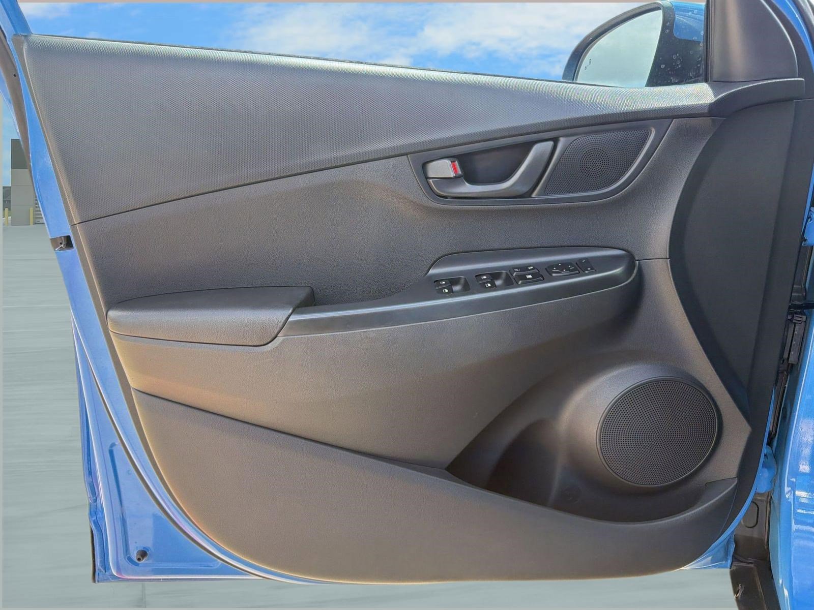 Certified 2022 Hyundai Kona SEL AWD/4WD image 10