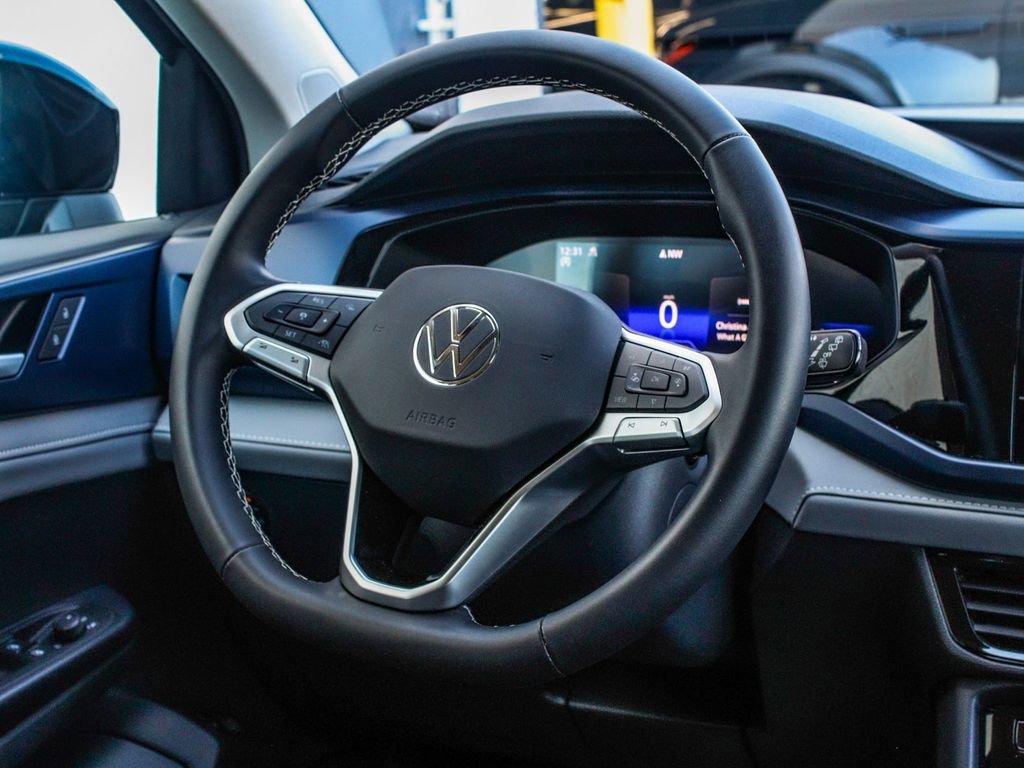 Used 2024 Volkswagen Taos SE w/ Taos Adventure Package (SXB) image 25