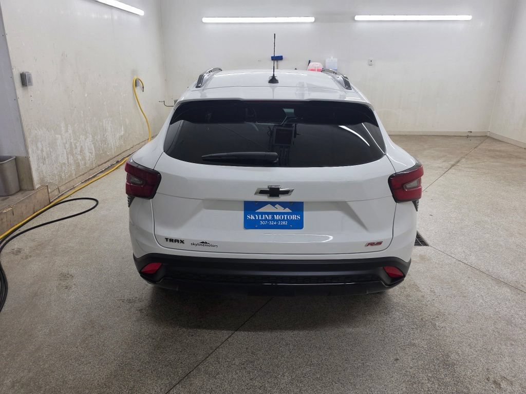 Used 2024 Chevrolet Trax RS FWD image 4