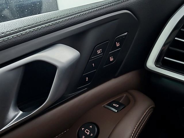Used 2020 BMW X5 sDrive40i w/ M Sport Package RWD image 29