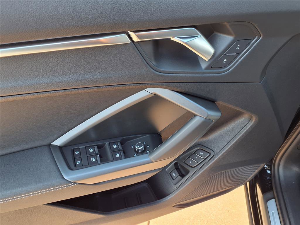 New 2025 Audi Q3 2.0T Premium image 12