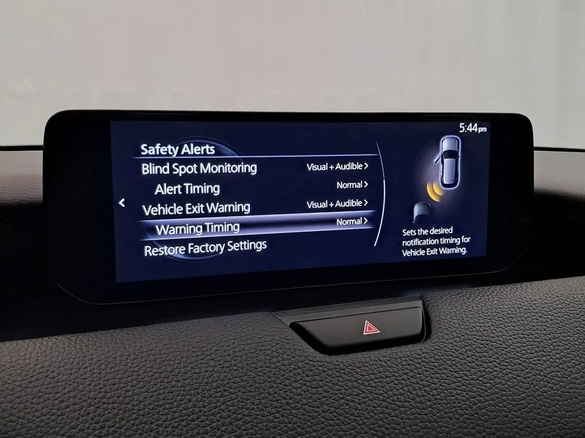 Used 2024 MAZDA CX-90 Plug-In Hybrid w/ Premium Pkg AWD/4WD image 32