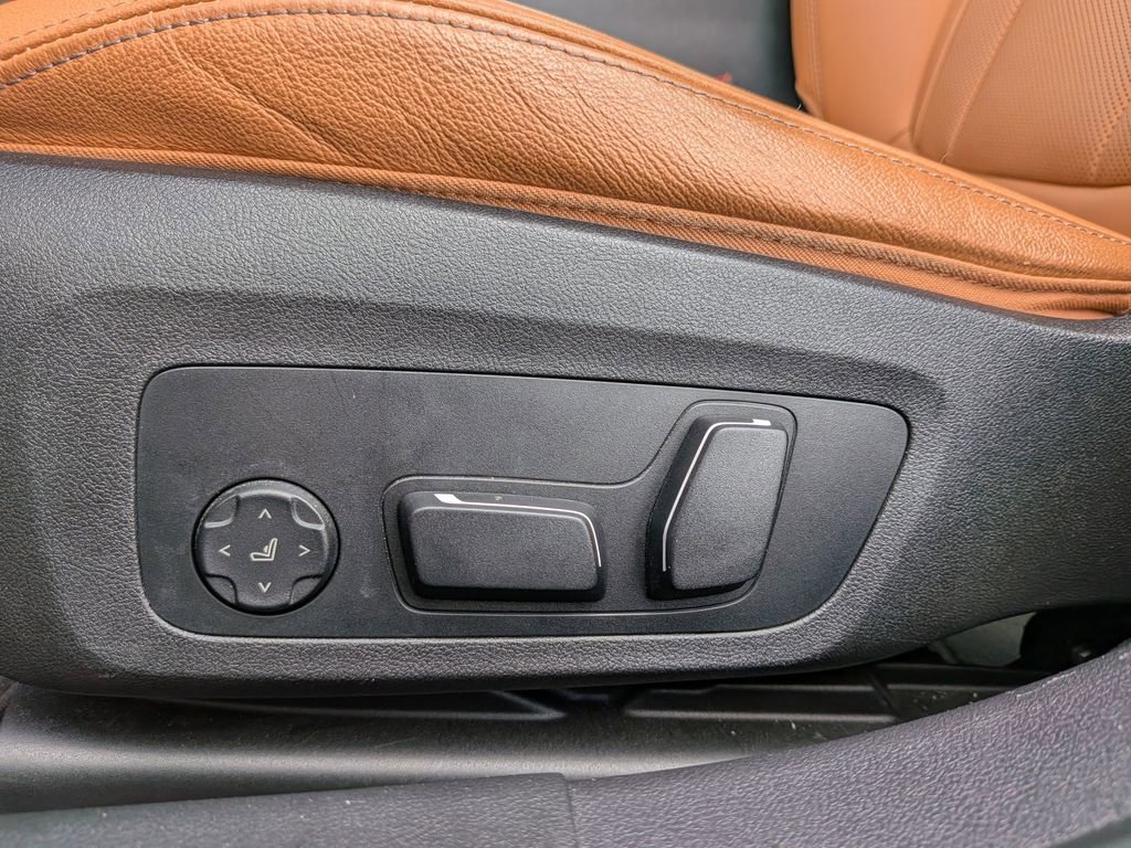 Used 2024 BMW 330i Sedan w/ Premium Package image 14