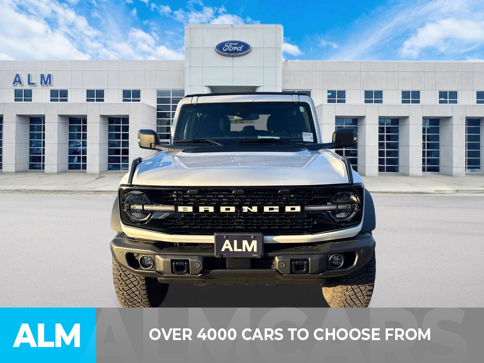 Used 2023 Ford Bronco Wildtrak image 2