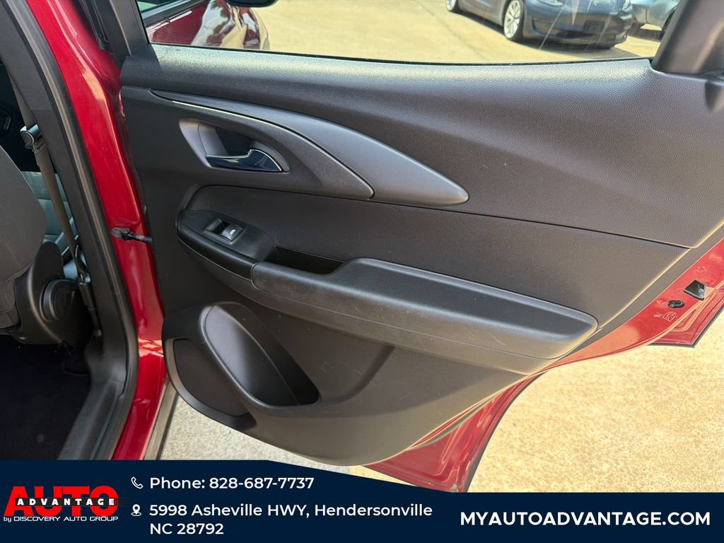 Used 2021 Chevrolet TrailBlazer LT w/ Convenience Package FWD image 31