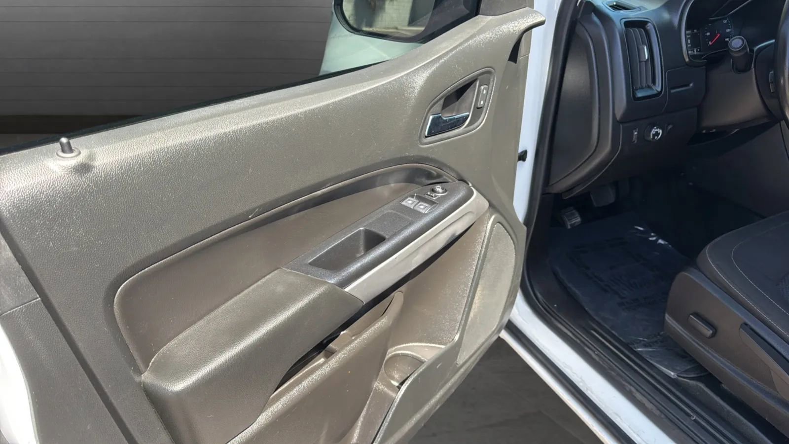 Used 2021 Chevrolet Colorado LT w/ Fleet Safety Package RWD image 10