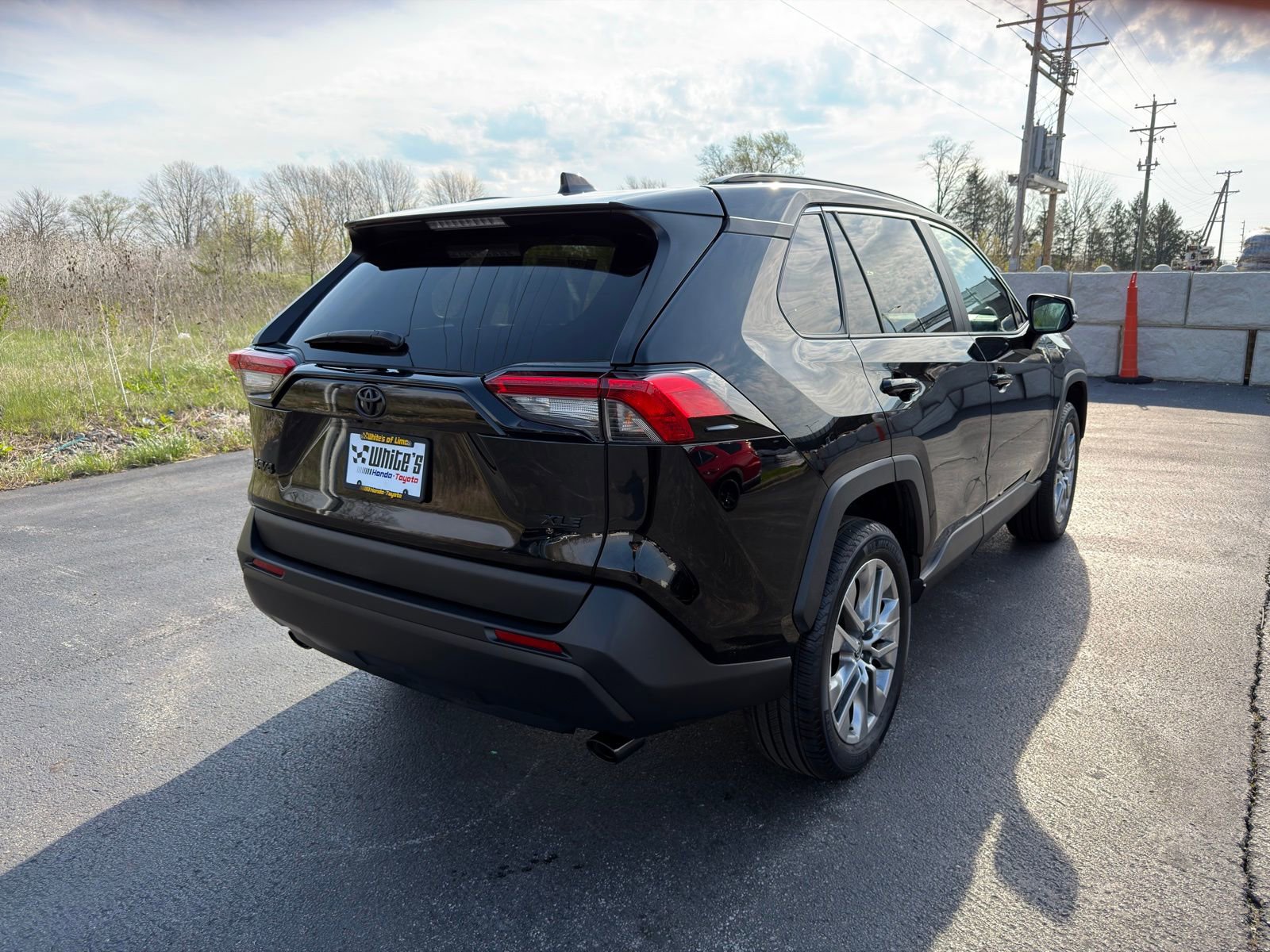 Used 2023 Toyota RAV4 XLE Premium image 8