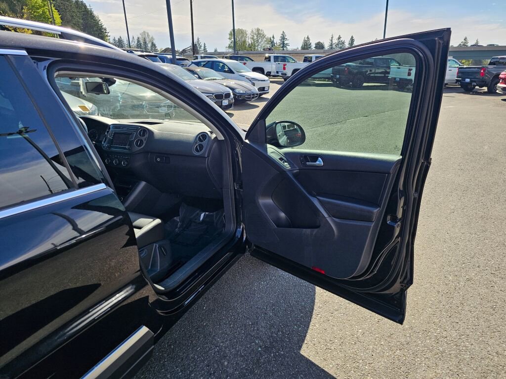 Used 2017 Volkswagen Tiguan Wolfsburg Edition AWD/4WD image 27