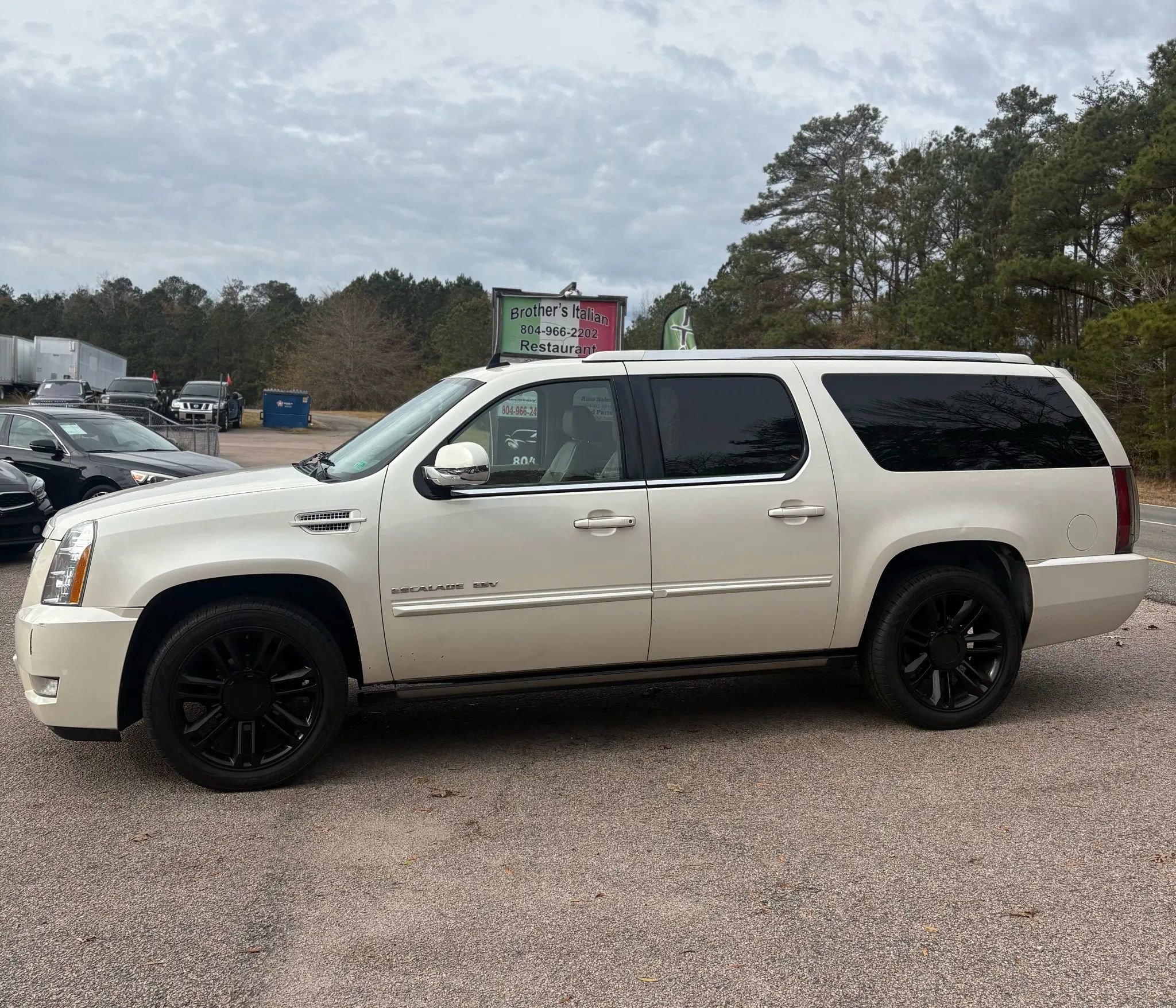 Used 2013 Cadillac Escalade ESV Premium image 5