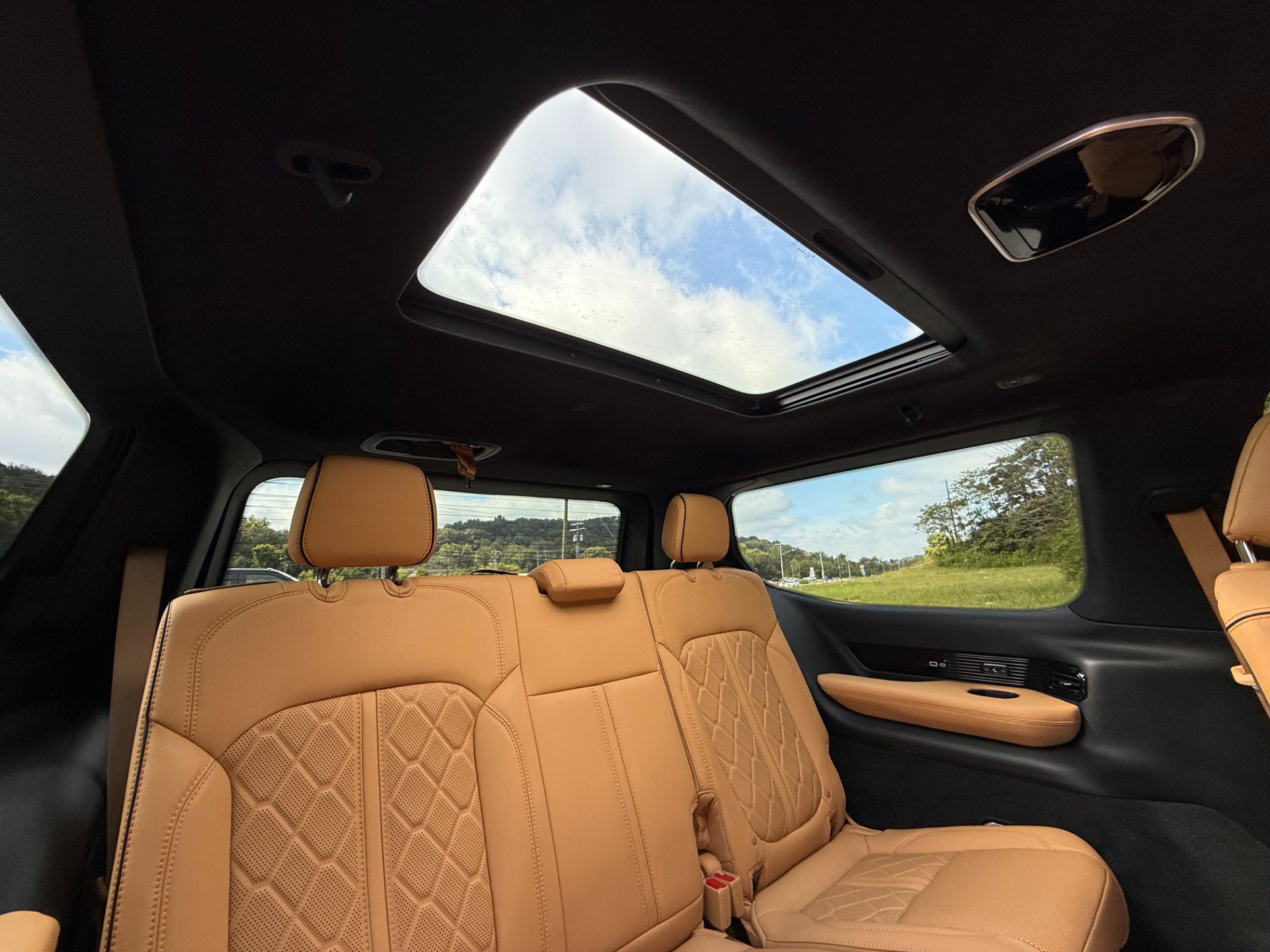 Used 2025 Jeep Grand Wagoneer Series III w/ Rear Seat Video Group 1 AWD/4WD image 34