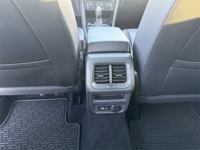 Used 2021 Volkswagen Tiguan SE w/ Panoramic Sunroof Package image 22