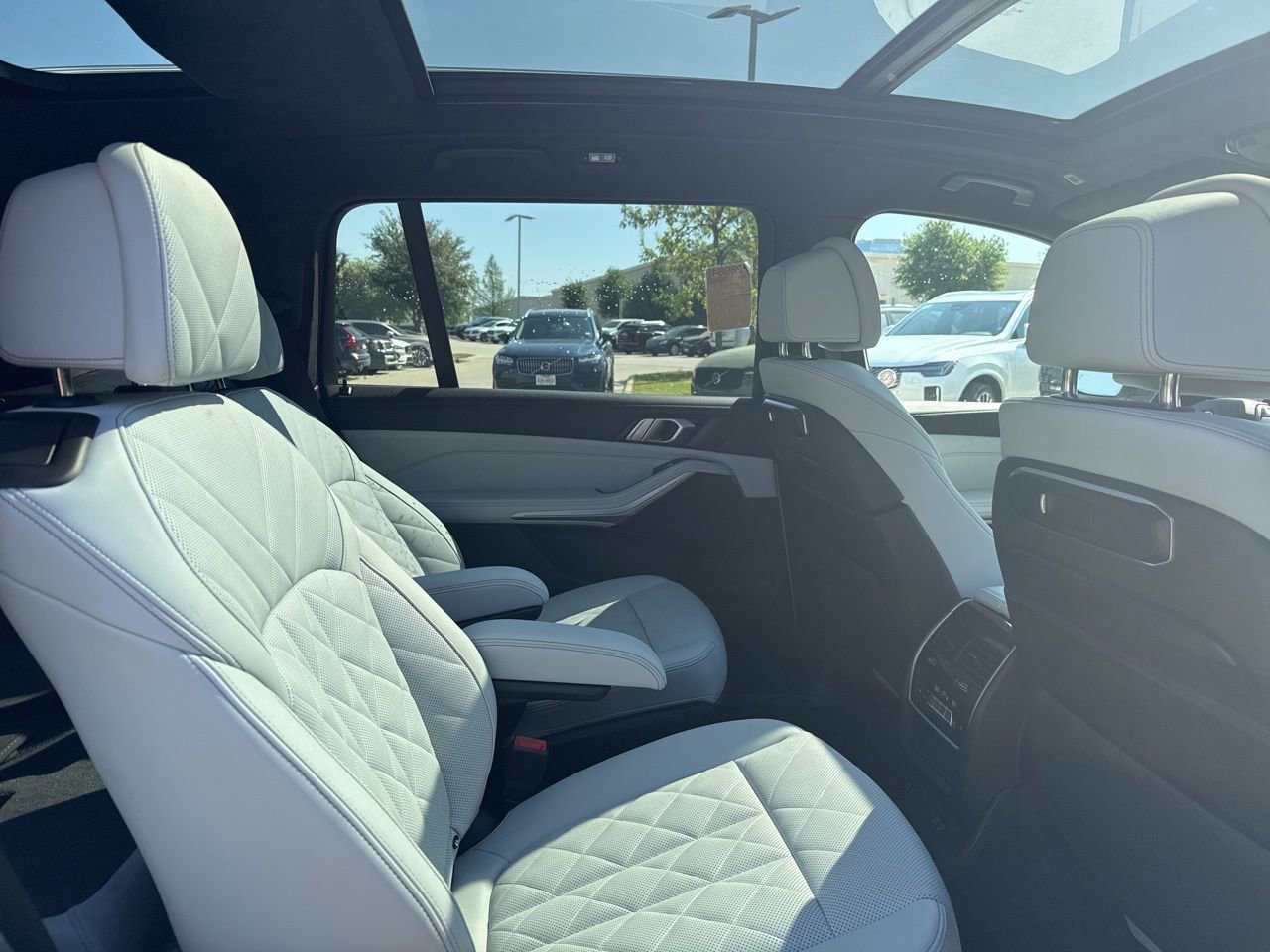Used 2025 BMW X7 xDrive40i w/ Climate Comfort Package image 16