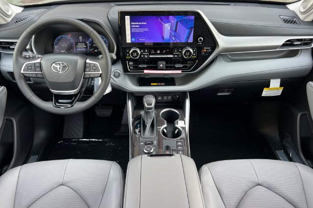 New 2026 Toyota Highlander Limited AWD/4WD image 15