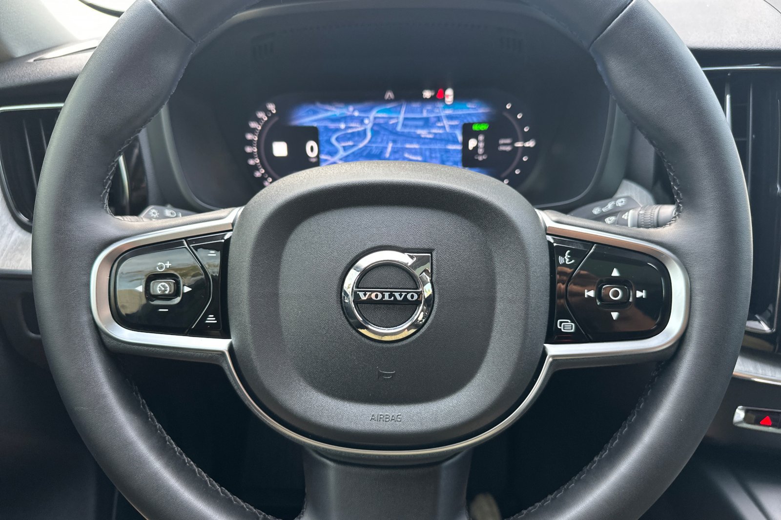 Certified 2025 Volvo XC60 T8 Plus w/ Protection Package Premier AWD/4WD image 28