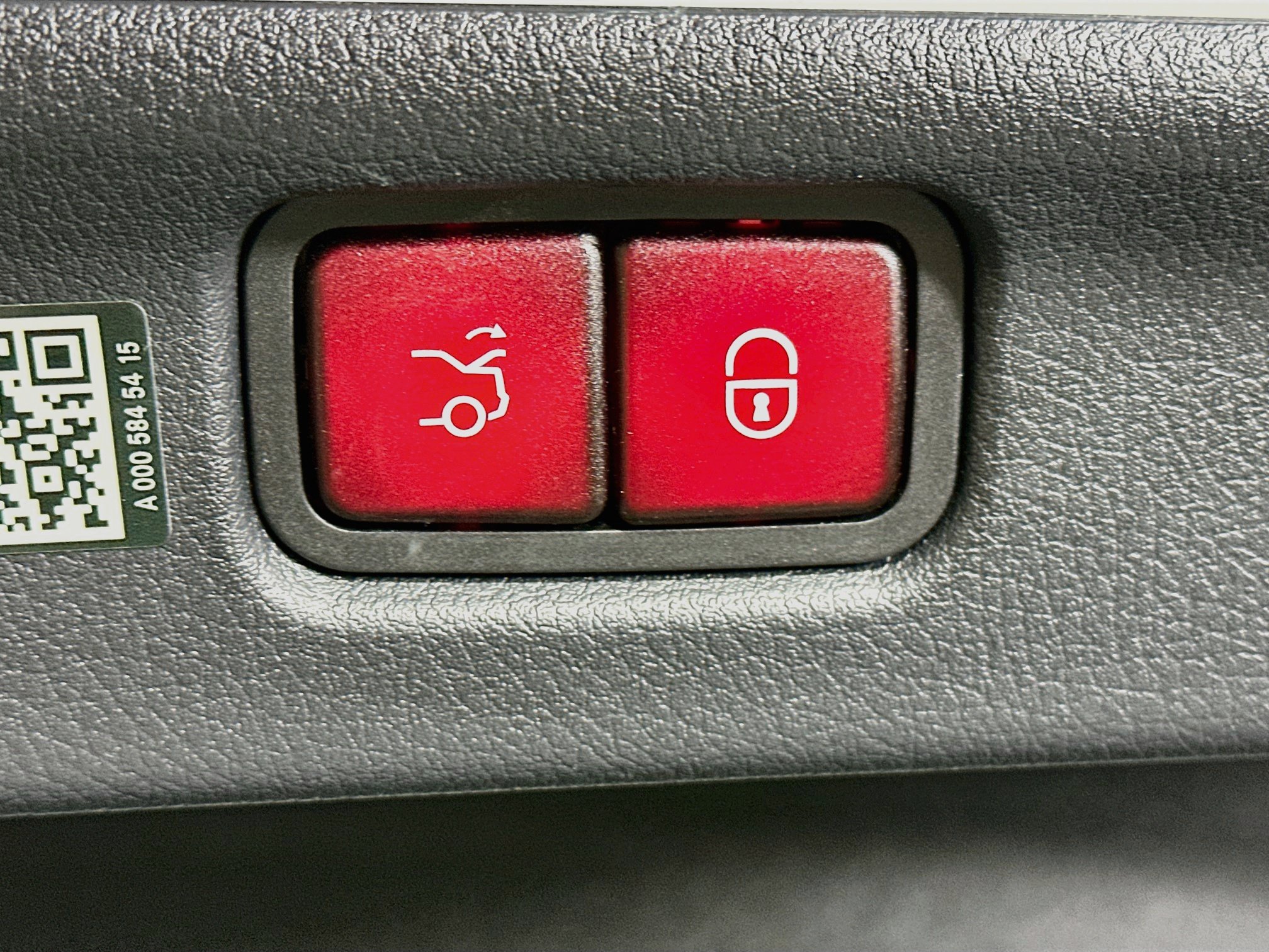 Used 2025 Mercedes-Benz C 300 Sedan image 29