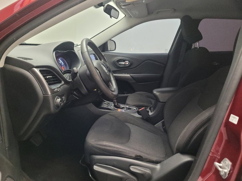 Used 2019 Jeep Cherokee Latitude w/ Popular Appearance Group FWD image 17