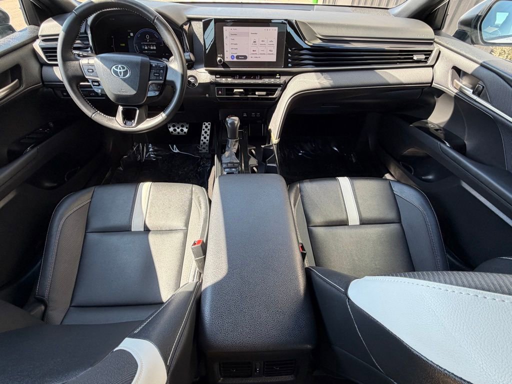 Used 2025 Toyota Camry SE image 13