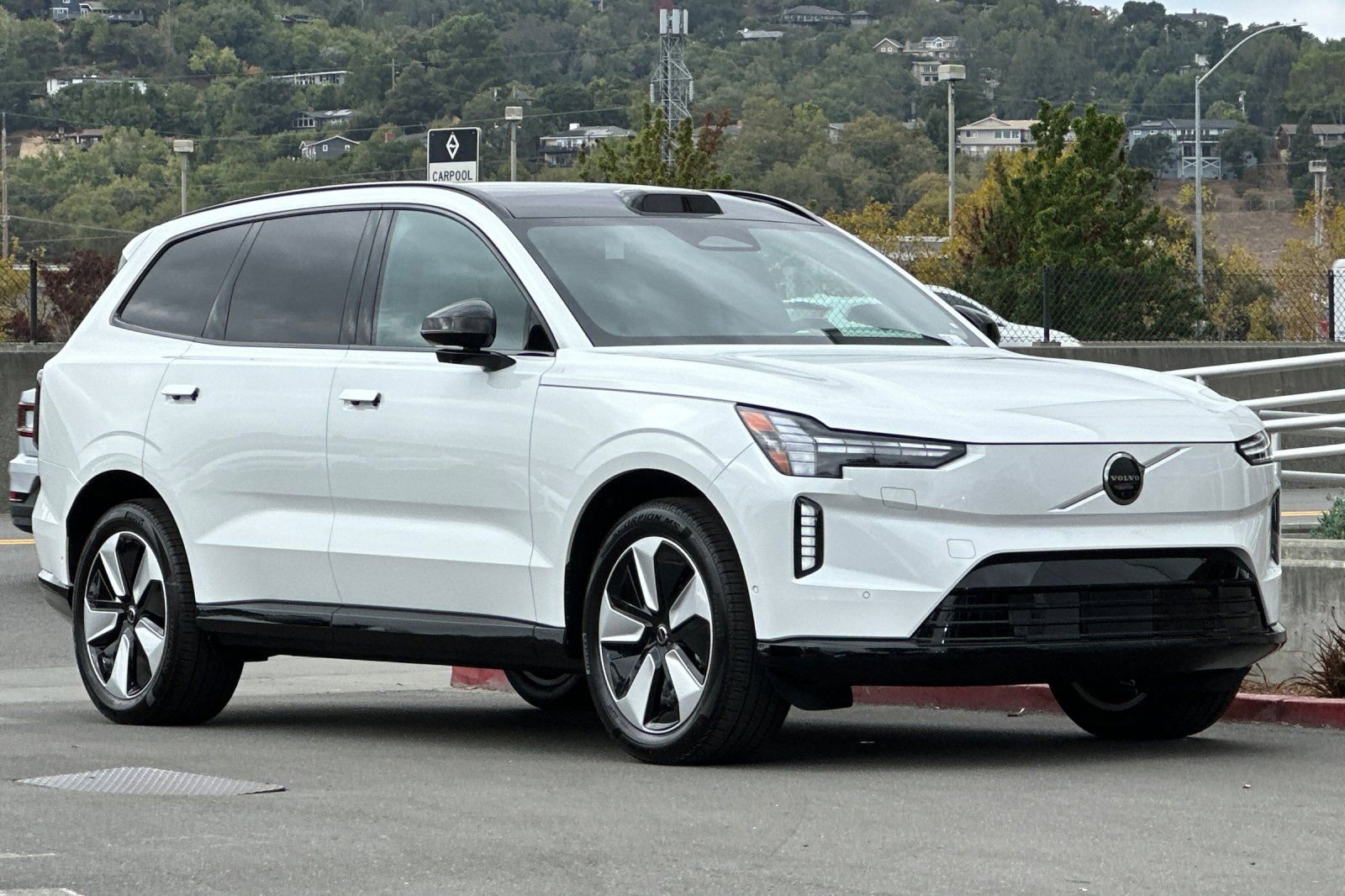 New 2025 Volvo EX90 Plus AWD/4WD image 9