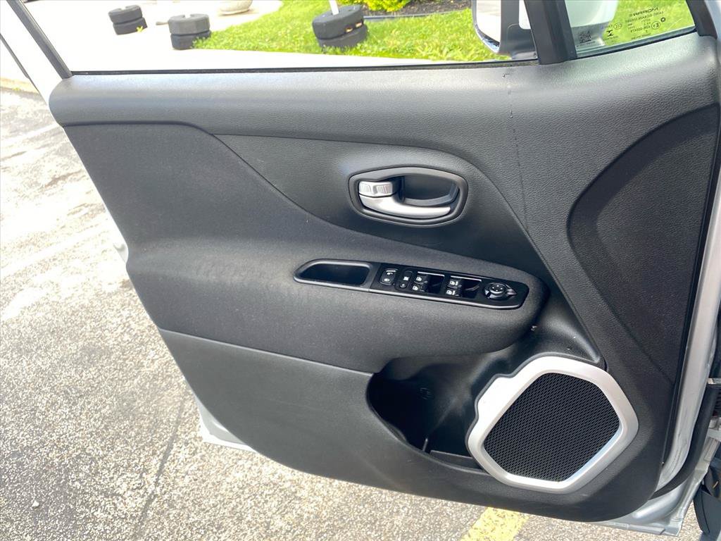 Used 2020 Jeep Renegade Latitude AWD/4WD image 20