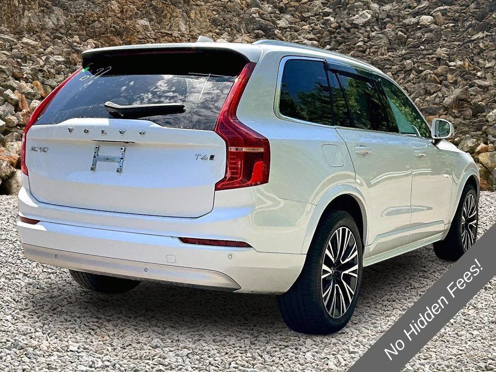 Used 2022 Volvo XC90 T6 Momentum AWD/4WD image 2