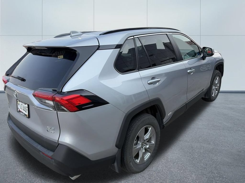 Used 2025 Toyota RAV4 XLE w/ Convenience Package AWD/4WD image 8