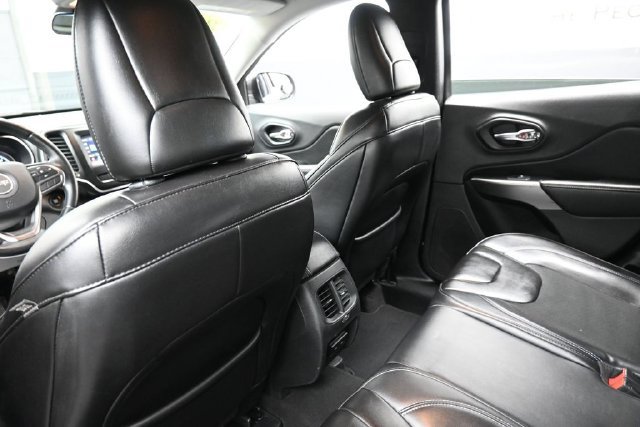Used 2019 Jeep Cherokee Latitude Plus FWD image 24
