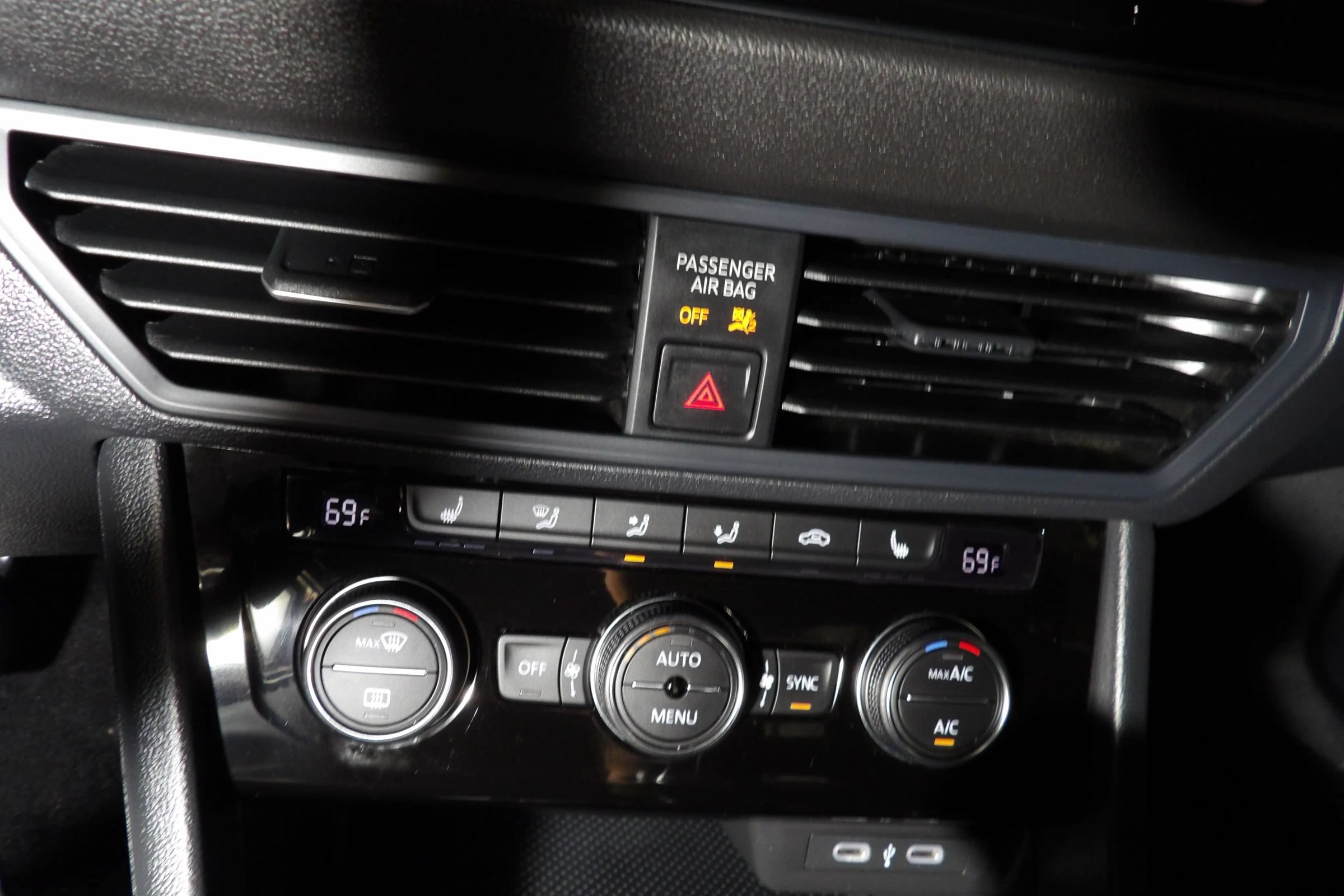 Used 2024 Volkswagen Jetta SE FWD image 16