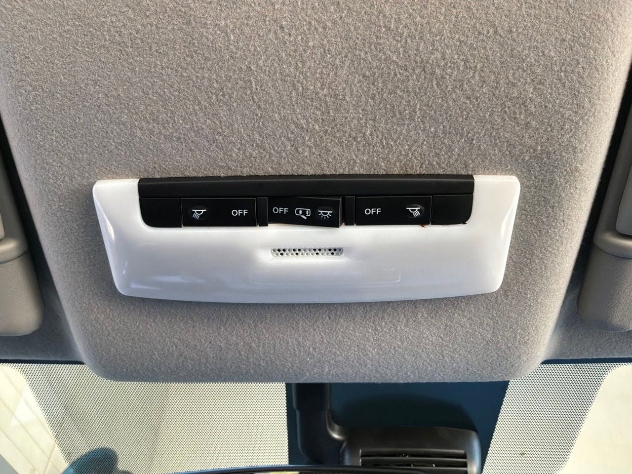 Used 2025 Nissan Versa SV FWD image 15