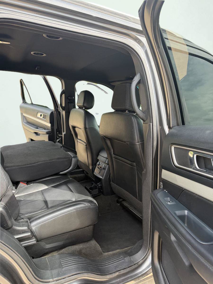 Used 2016 Ford Explorer XLT w/ Equipment Group 202A FWD image 19