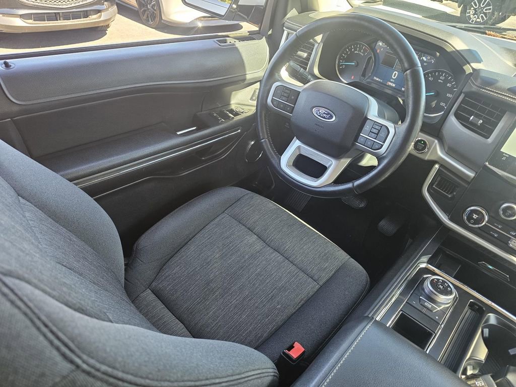 Used 2022 Ford Expedition XLT image 26