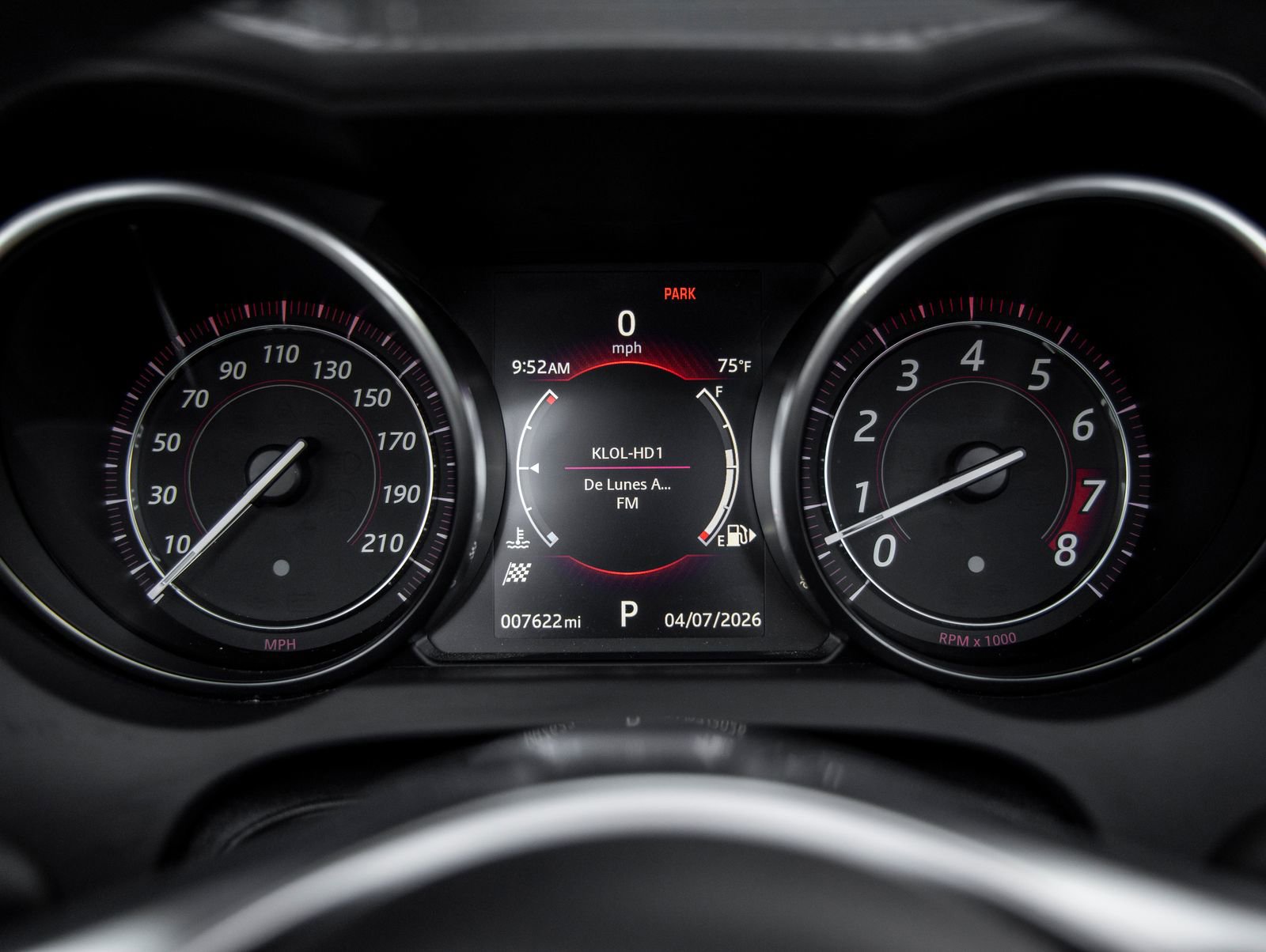 Used 2018 Jaguar F-TYPE R image 32