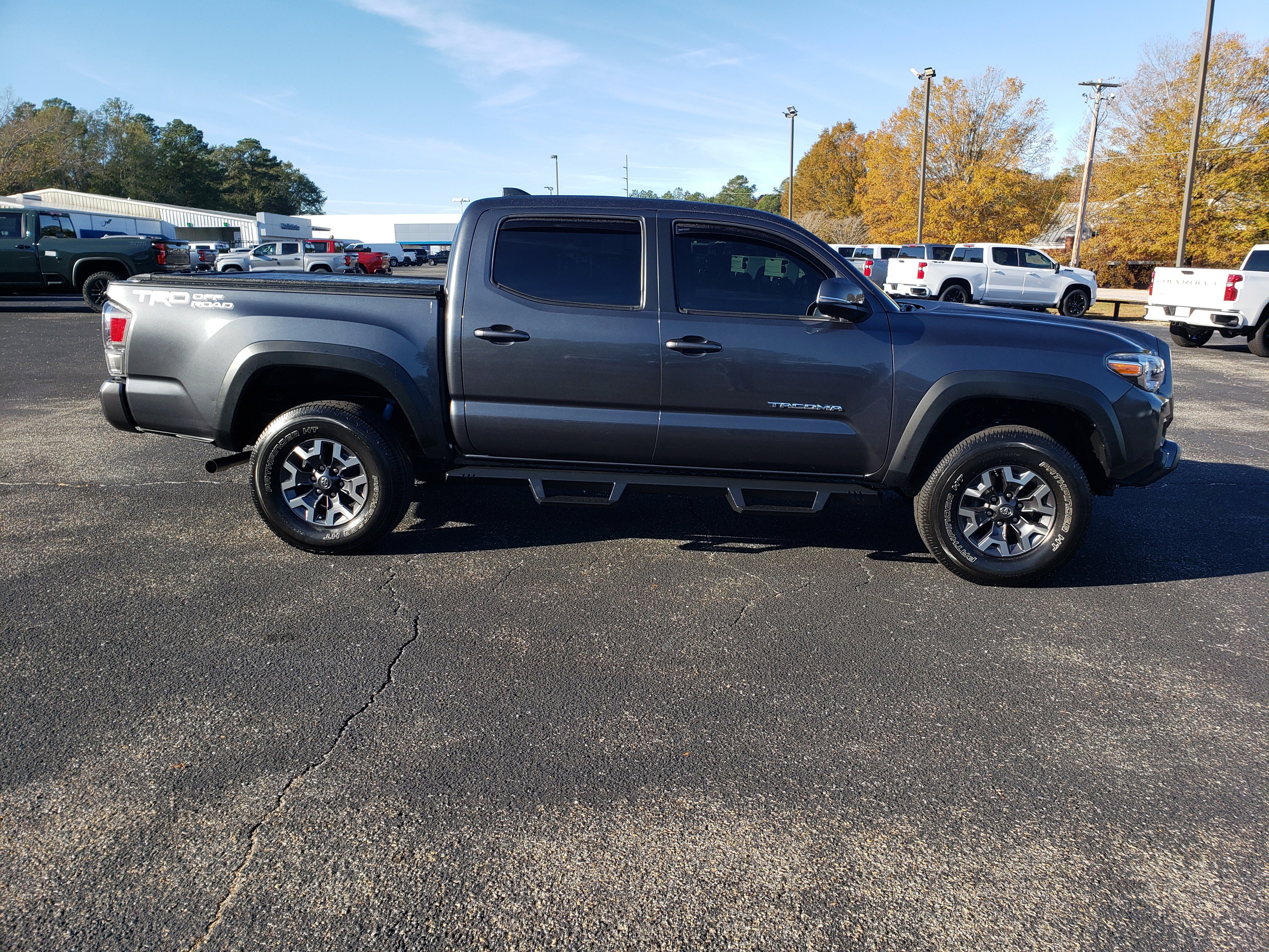 Used 2022 Toyota Tacoma TRD Off-Road w/ Technology Package image 3