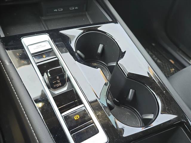 Used 2024 Volkswagen Atlas SE w/ Black Wheel Package FWD image 17