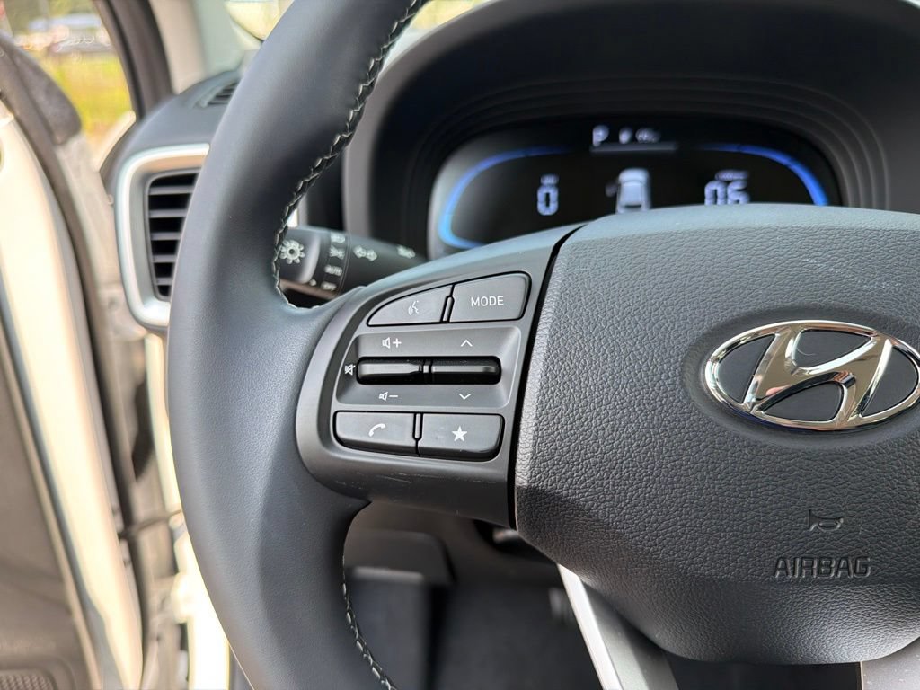 Used 2024 Hyundai Venue SEL FWD image 17