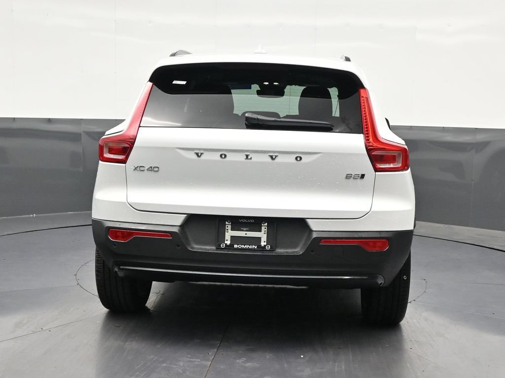 New 2026 Volvo XC40 B5 Plus w/ Climate Package AWD/4WD image 4