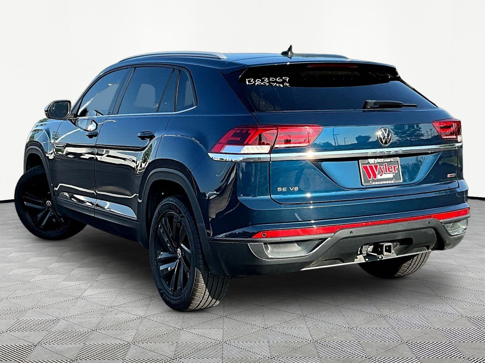 Used 2022 Volkswagen Atlas Cross Sport SE w/ Panoramic Sunroof Package AWD/4WD image 4