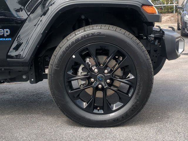 Certified 2025 Jeep Wrangler Unlimited Sahara w/ Safety Group image 11