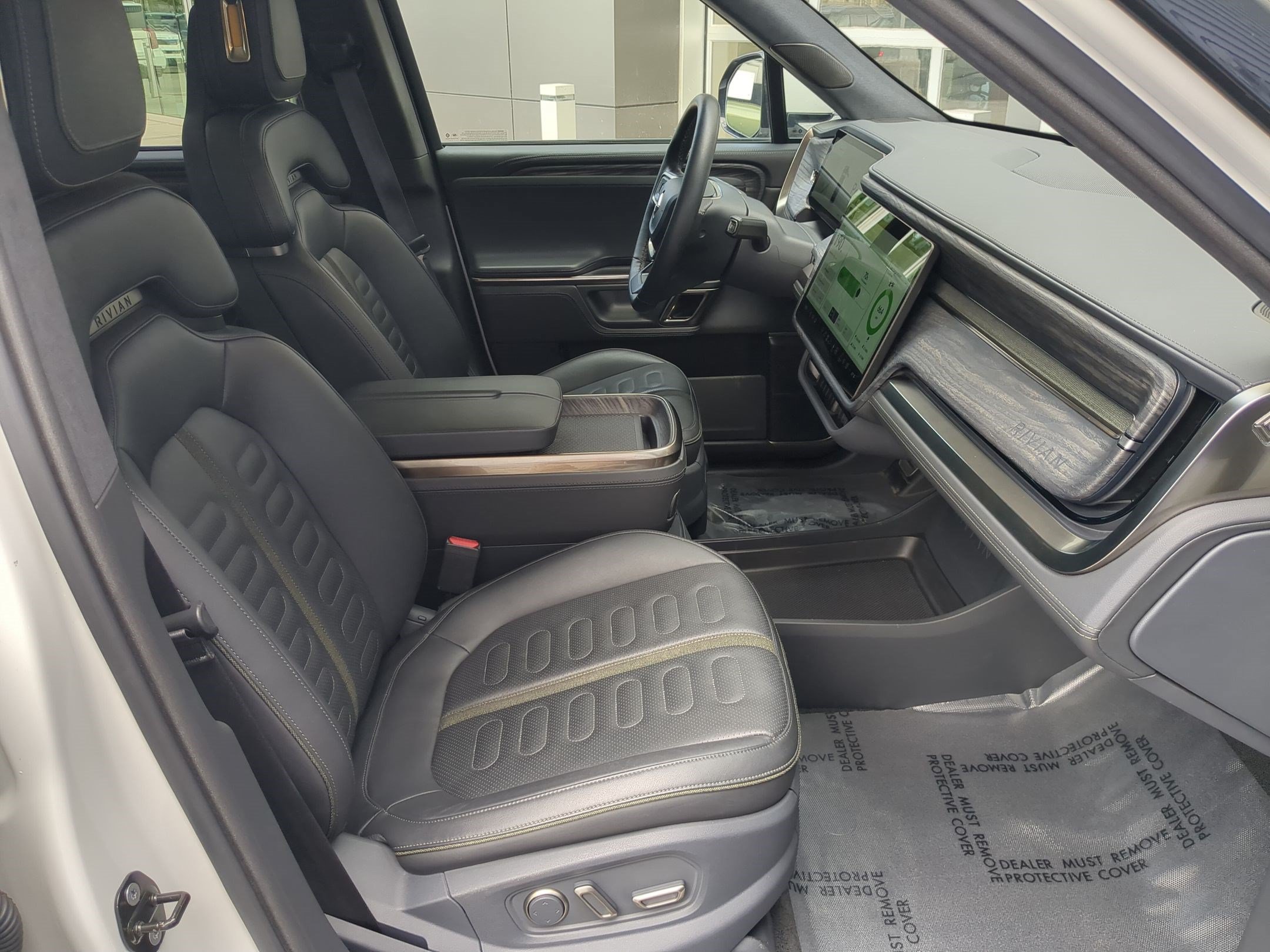 Used 2022 Rivian R1T Launch Edition AWD/4WD image 32