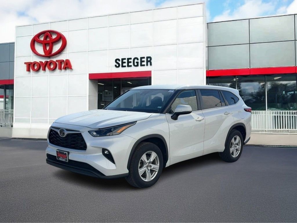 Used 2023 Toyota Highlander LE image 8