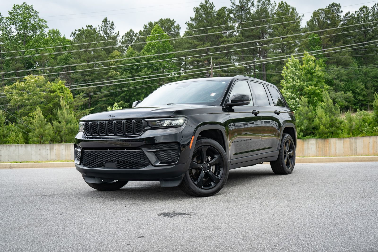 Used 2022 Jeep Grand Cherokee Altitude AWD/4WD image 1