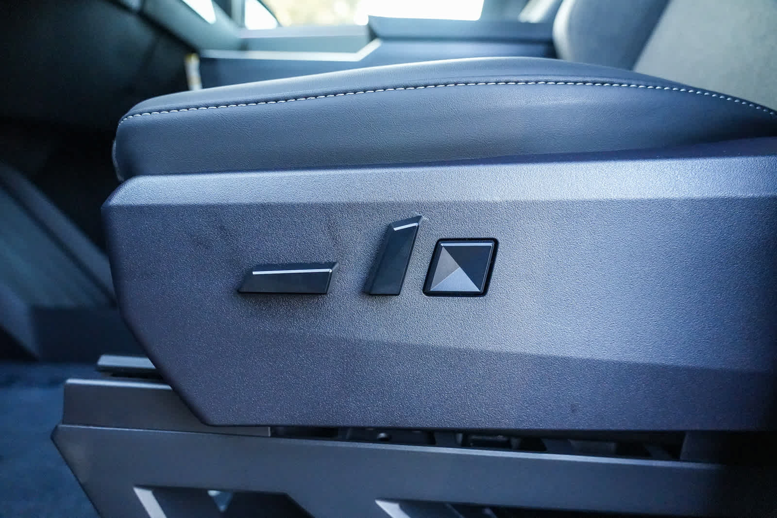 Used 2026 Tesla Cybertruck AWD Crew Cab image 18