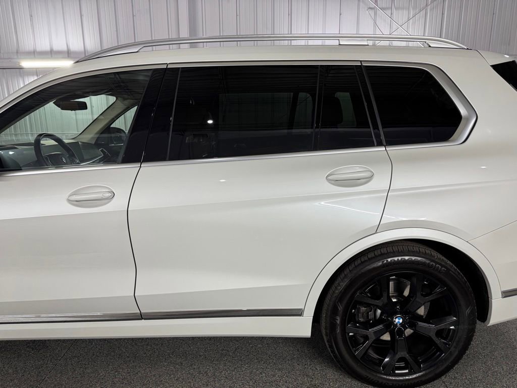 Used 2024 BMW X7 xDrive40i w/ Premium Package image 14