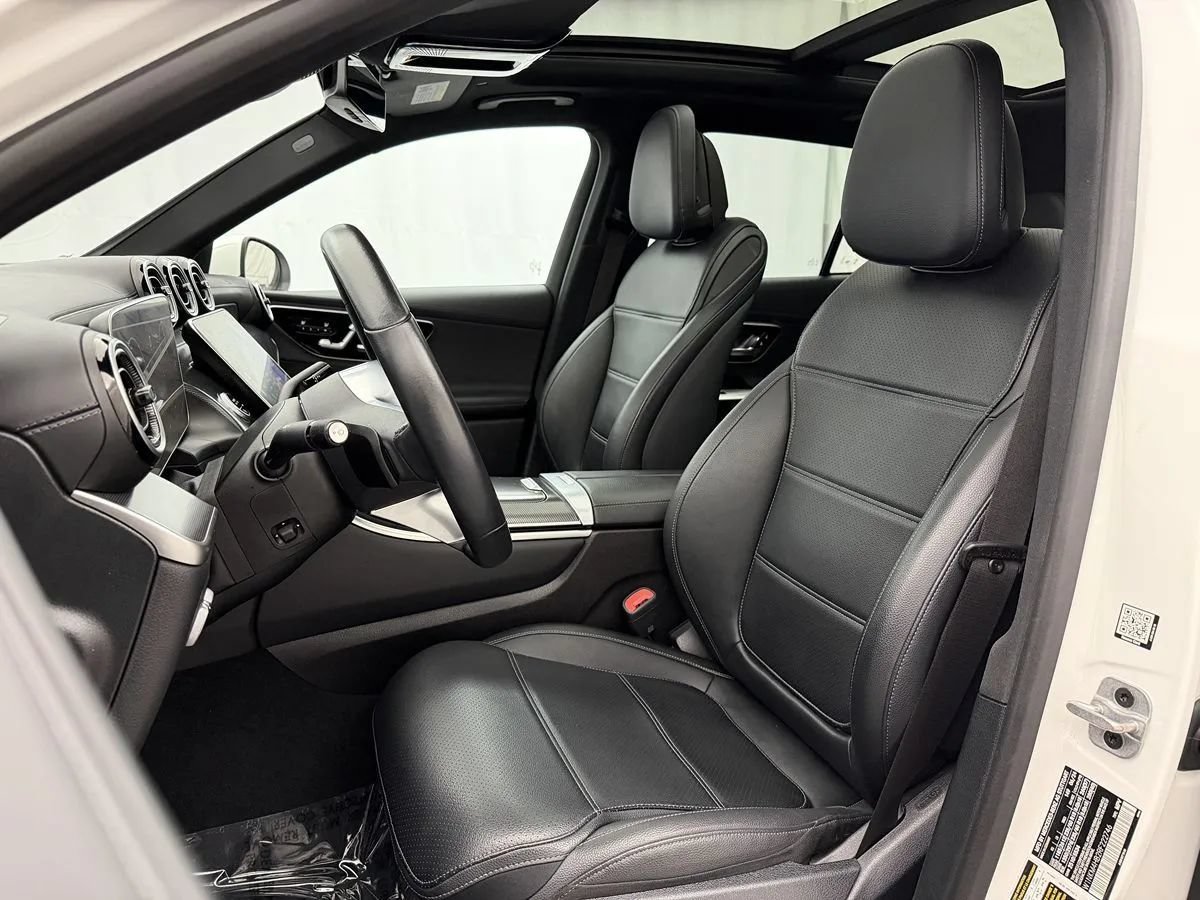 Used 2024 Mercedes-Benz GLC 300 4MATIC image 9