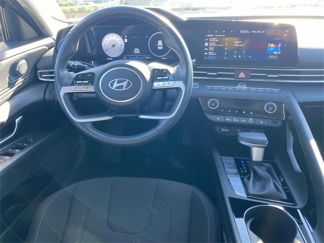 Used 2024 Hyundai Elantra SEL w/ Convenience Package image 9