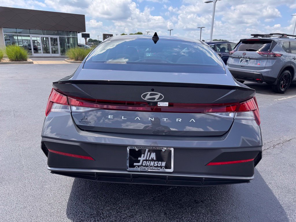 Used 2026 Hyundai Elantra Sport FWD image 4