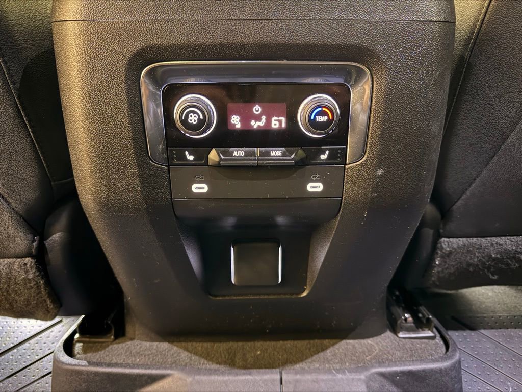 Used 2023 Chevrolet Suburban High Country image 38