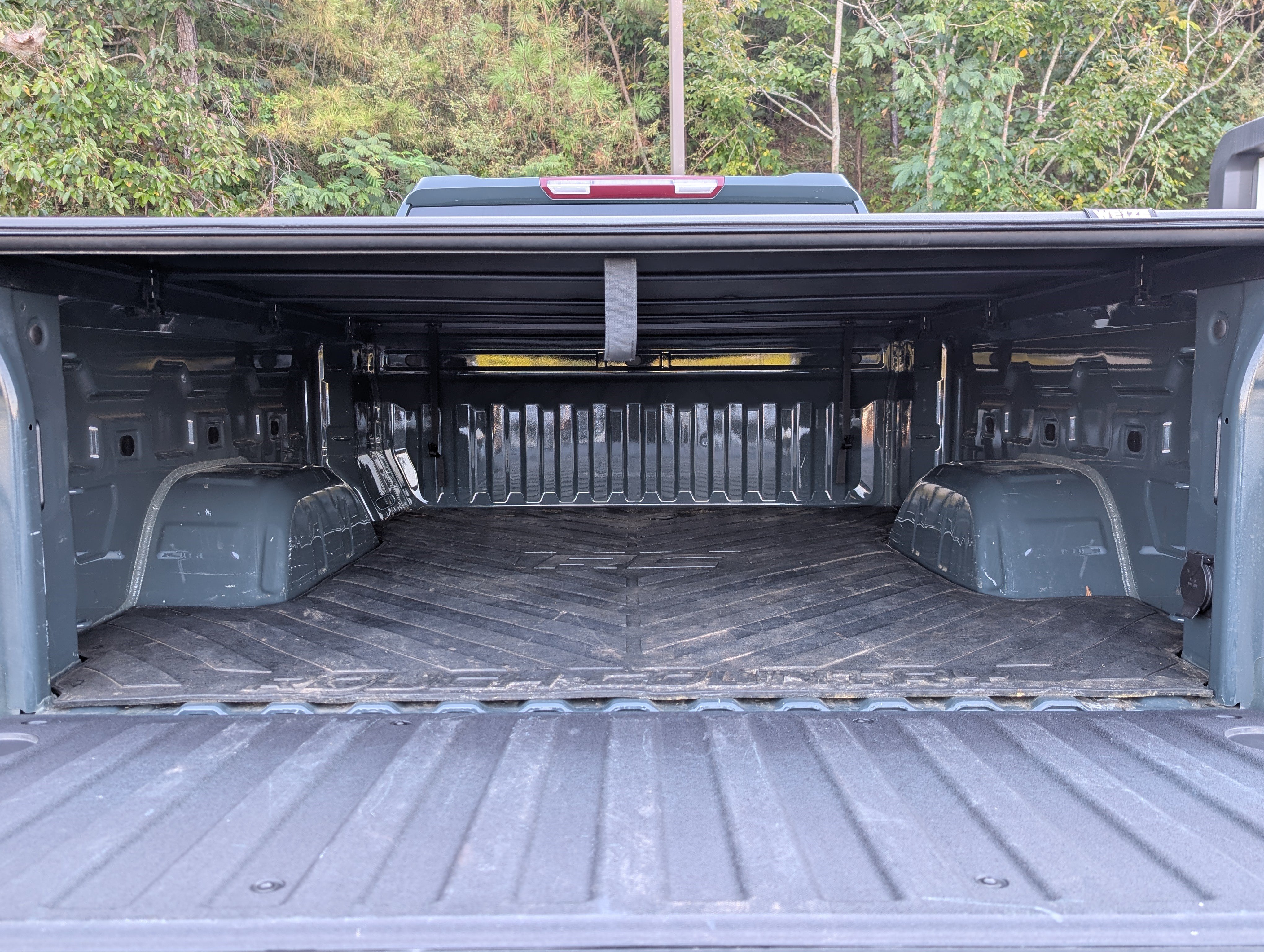 Used 2025 Chevrolet Silverado 1500 Custom Trail Boss AWD/4WD image 18