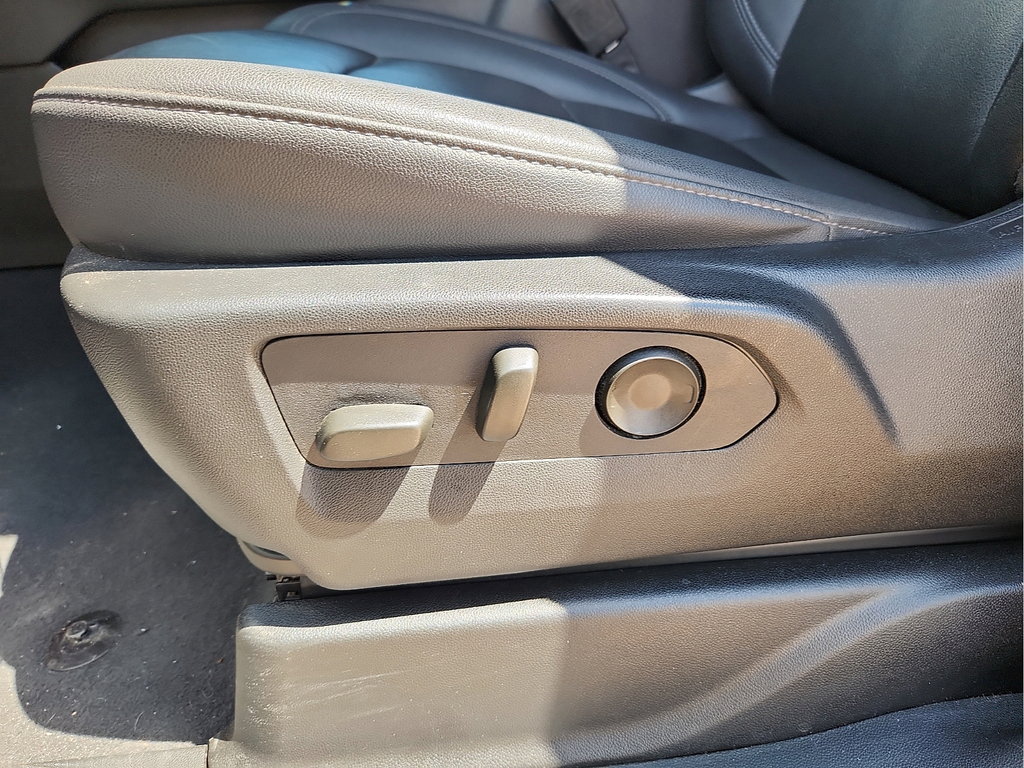 Used 2025 Chevrolet Tahoe LT RWD image 13
