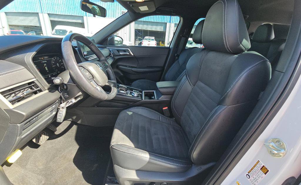 Used 2023 Mitsubishi Outlander SE image 5