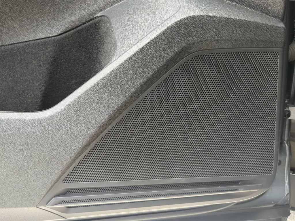 Used 2022 Volkswagen Tiguan SE FWD image 18